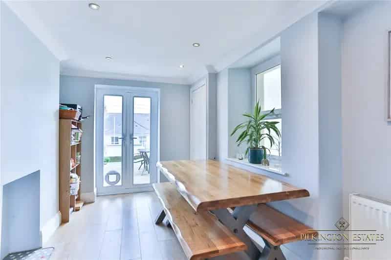 5 Bedroom Family House to Rent