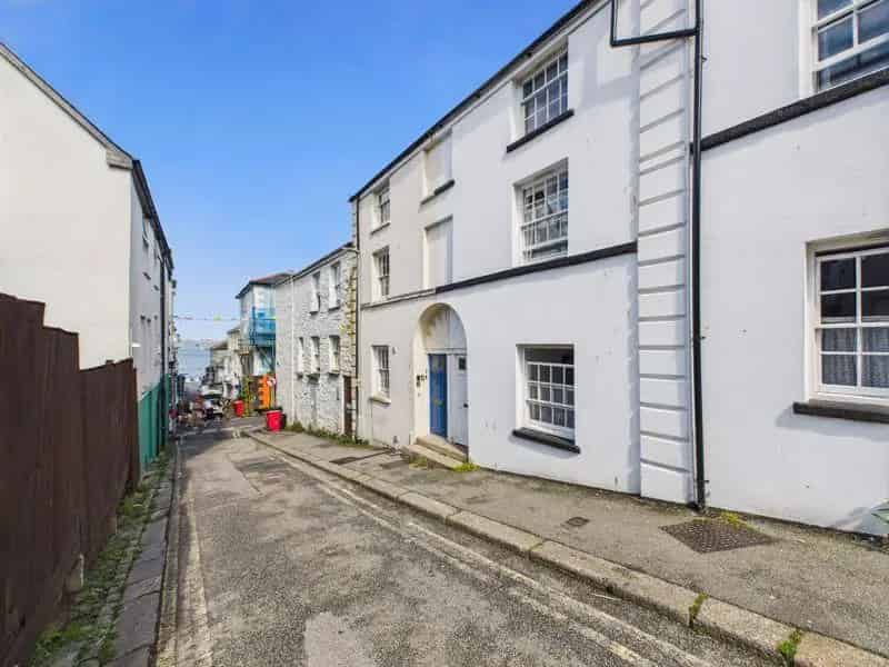 2 Bedroom Maisonette for Sale Near Falmouth Harbour