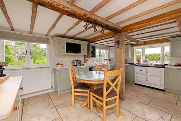 Grade II Listed Family Home with Landscaped Gardens and Outbuilding