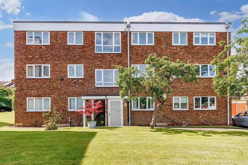 2 Bedroom Flat for Sale Leasehold Ground Rent Details