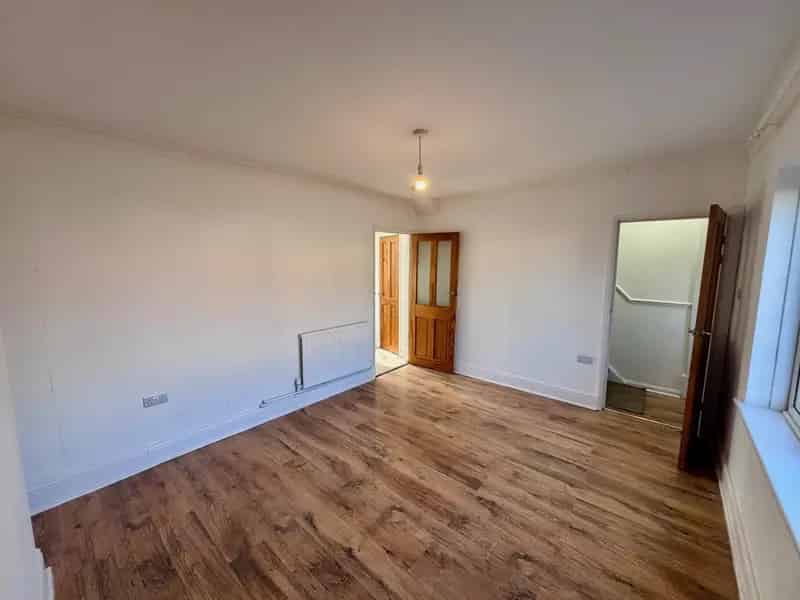 3 Bed House Driveway Garden New Refurbishment Available Now