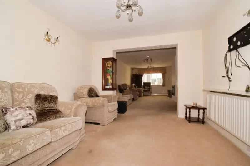 Spacious 4-Bedroom Family Home with Potential 5th Bedroom