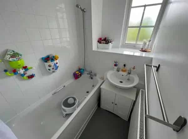 Large 2-Bedroom Flat Near Primrose Hill Park