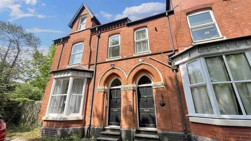 2 Bedroom Ground Floor Flat for Sale in Moseley