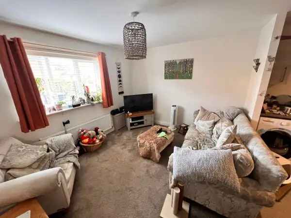 Flat For Rent in Delamere, England