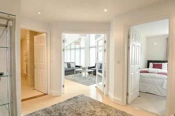 1 Bedroom Apartment Short Let near Wimbledon Station