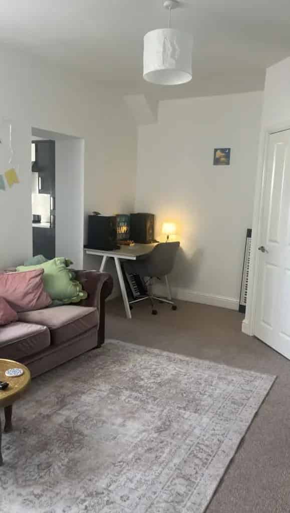 1 Bedroom Furnished Apartment Modern Well Presented