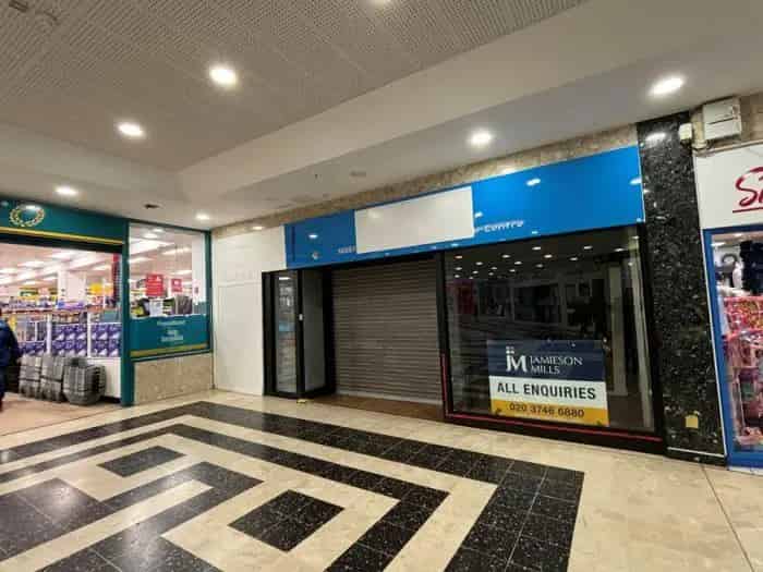 Retail Unit: High Footfall Shopping Centre