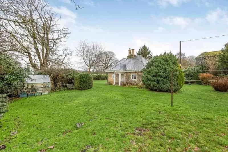 2 Bed House for Sale - Huge Potential