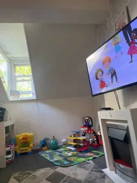 2-Bedroom Top Floor Flat Central Brighton Shared Driveway Garden