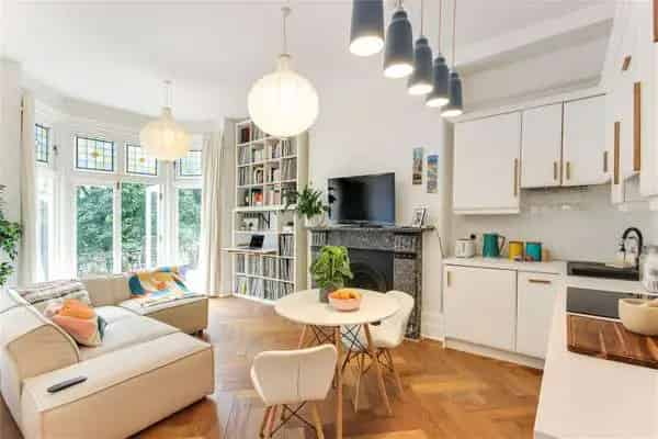 One Bedroom Flat in Grade II Listed Building Pantiles