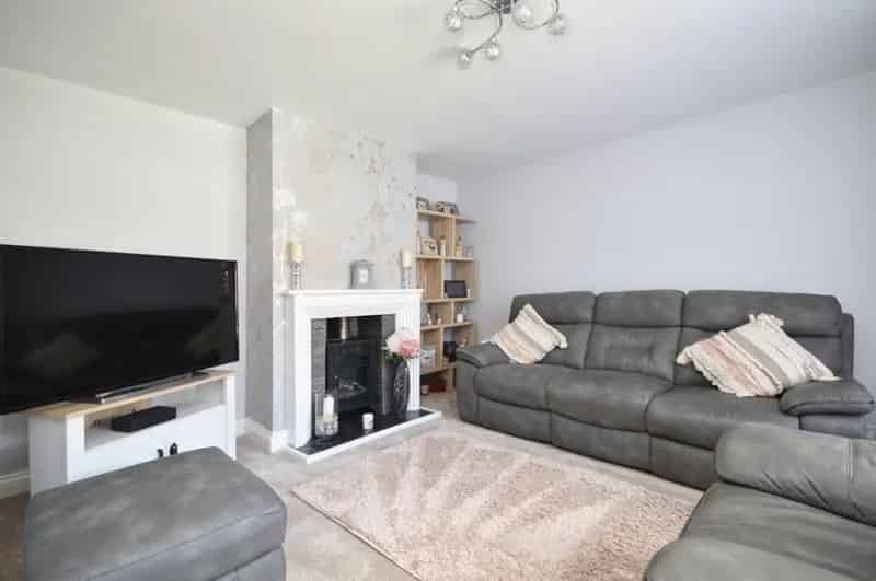 3 Bedroom Semi-Detached House for Sale in Uplands