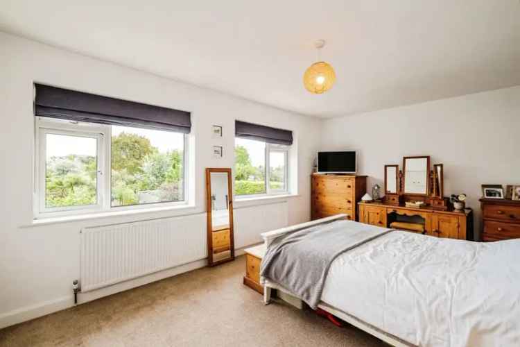 3-Bedroom Detached House Worthing Driveway Parking Garage