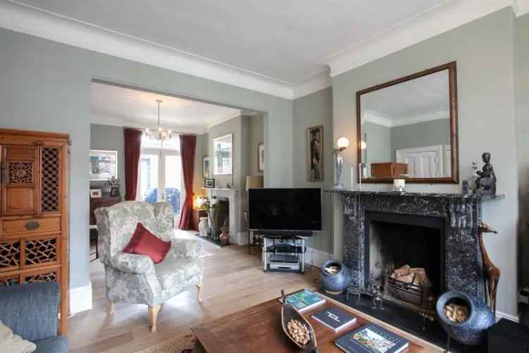 5 Bedroom Detached House to Rent