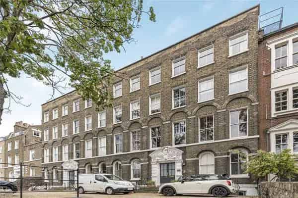 3-Bedroom Georgian Flat with Private Garden and Parking