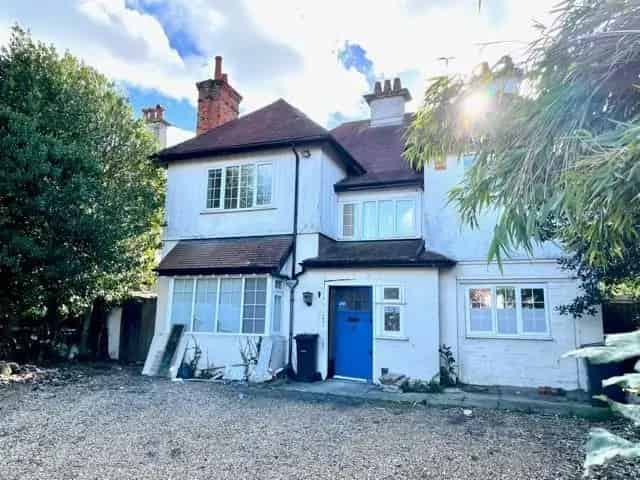 1 Bed House for Sale with Planning Permission for 9 Apartments