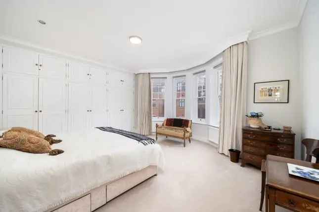 Flat for sale in Basil Street, London SW3