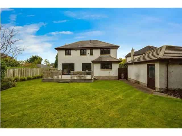 5 Bedroom Detached House for Sale in Eskbank