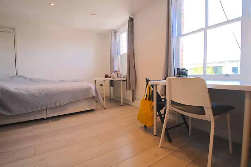 3 Bedroom Flat Near Queen Mary University