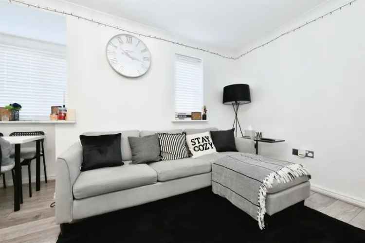One Bedroom Apartment in Stanstead Abbotts Near Shops and Train Station