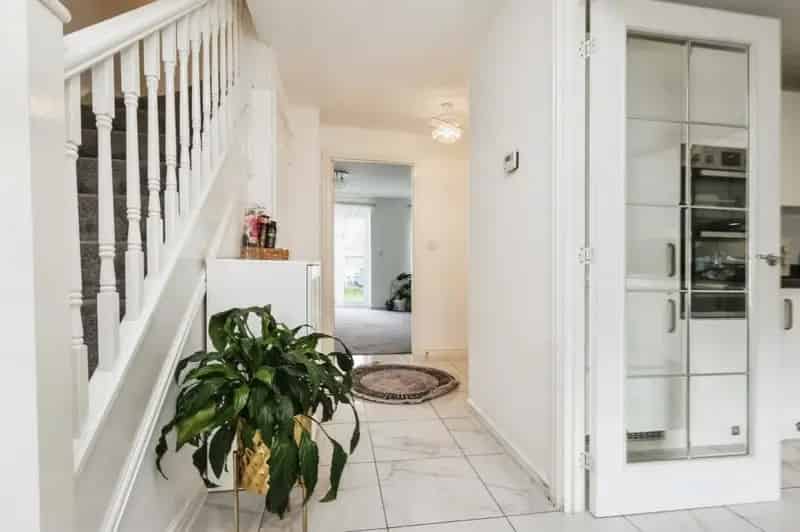 Three Bedroom Semi-Detached Home Near Schools and Transport