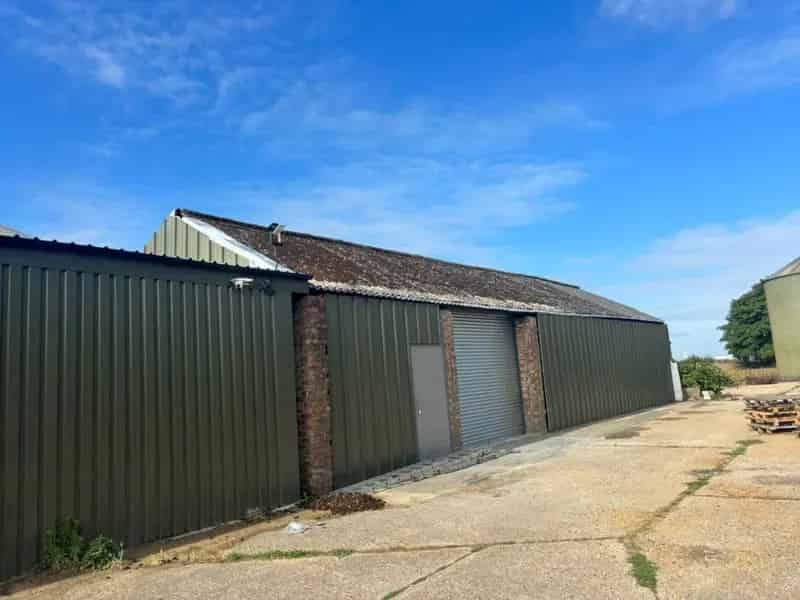 1350 sq ft Warehouse to Let in Grays Essex Secure Rural Site