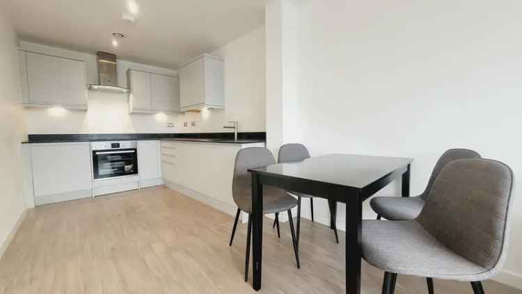 Apartment For Sale in Woking, England