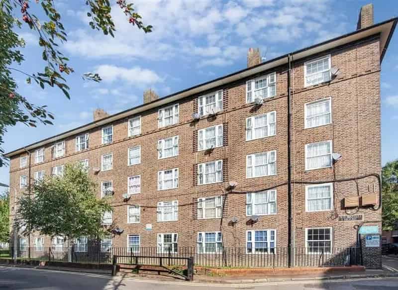 Top Floor Flat Four Double Bedrooms Communal Gardens Permit Parking
