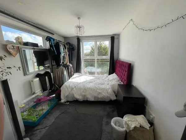 Flat For Rent in Mid Sussex, England