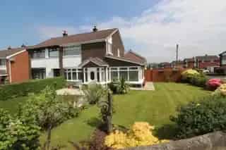3 Bed Semi-Detached Villa Extended Corner Site Detached Garage
