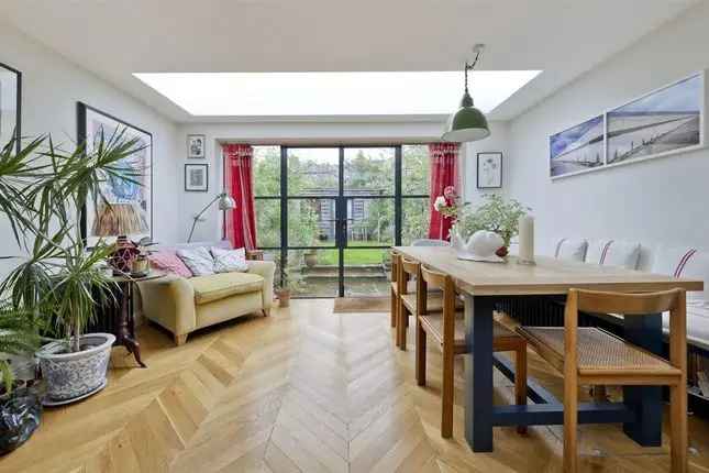 3 Bedroom Victorian House for Sale in North Kensington