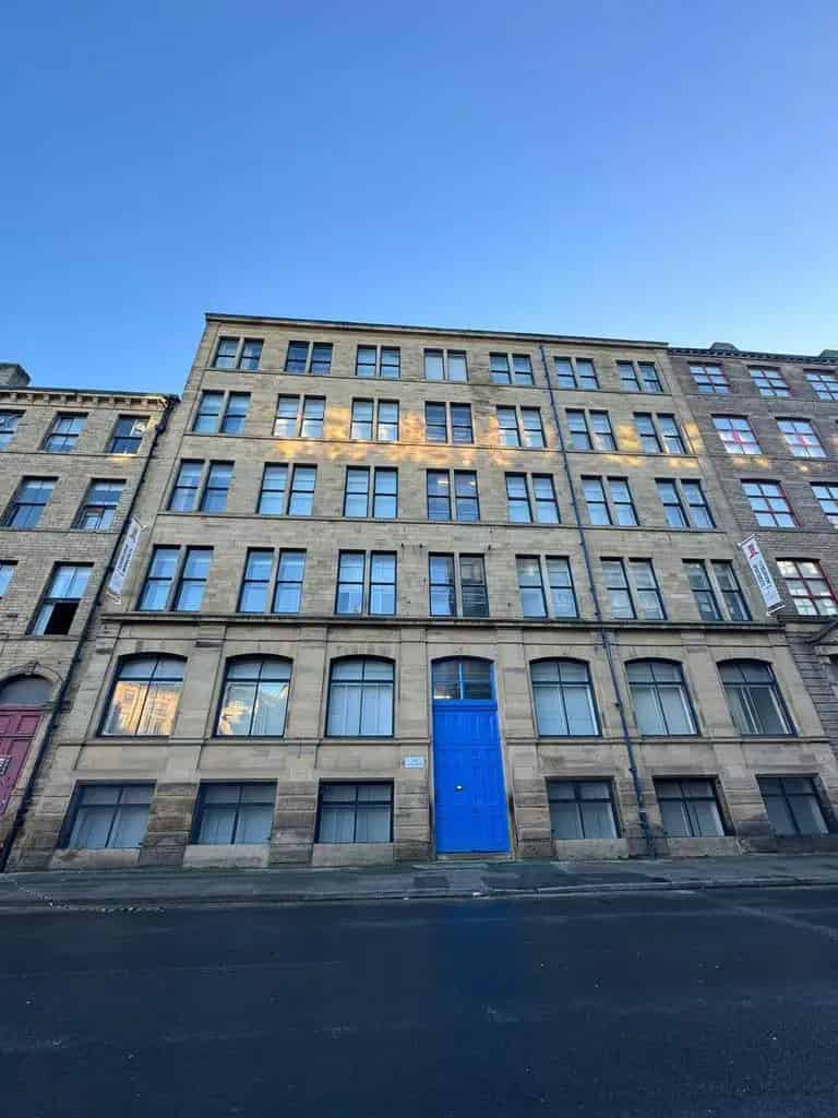 2 Bedroom Flat to Rent Bradford BD1 Modern Recently Refurbished