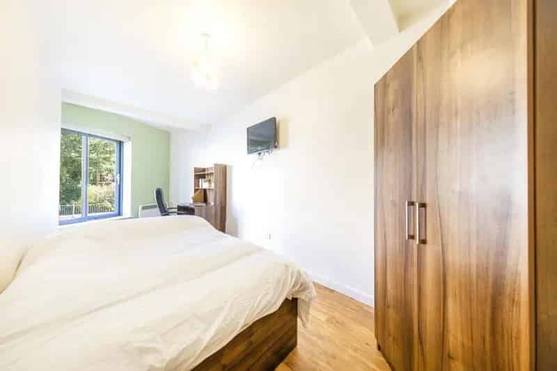 6 Double Bedroom Flat Clifton Near UOB