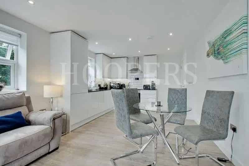 2 Bed Flat for Sale near Gladstone Park