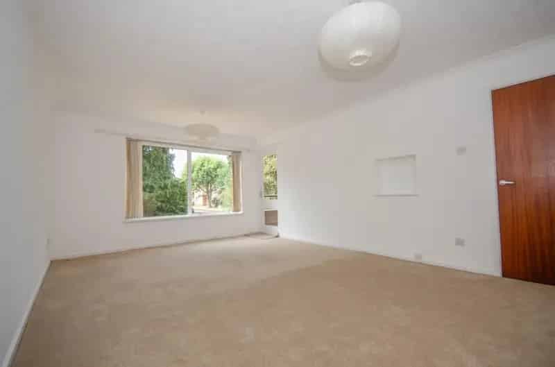 2 Bedroom Flat For Sale Ground Floor Convenient Location