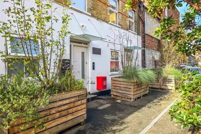 5 x 1-Bed Apartments Freehold Block London E8 Investment Opportunity