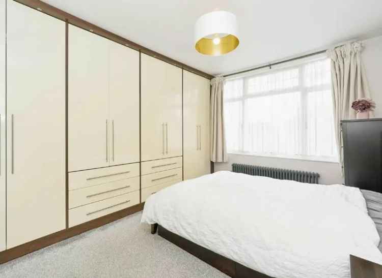 Three Bedroom Semi Detached House Lower Sunbury