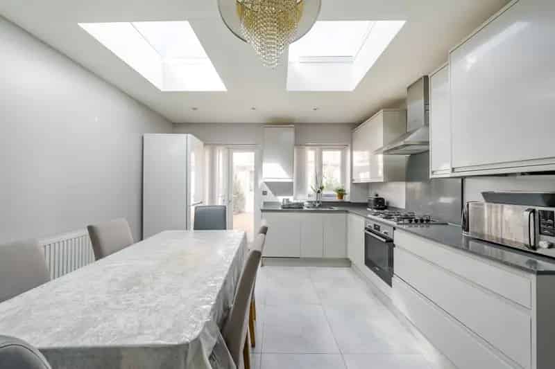 Modern 5-Bedroom Mid Terrace House in Tottenham