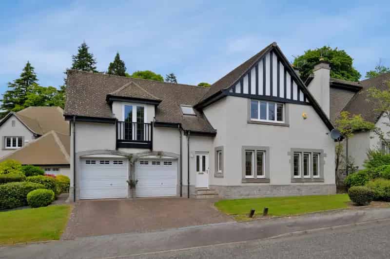4 Bedroom Detached House West End Exclusive Development