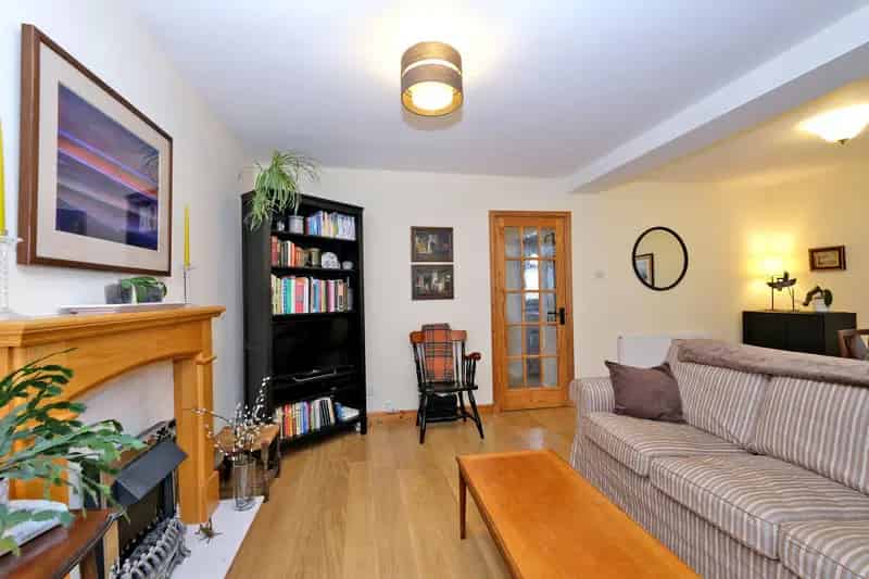 3 Bedroom End Terrace Villa Near Aberdeen Royal Infirmary