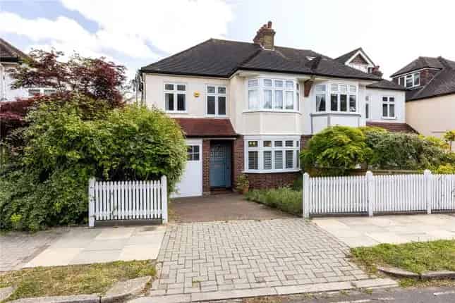 Family Home in Southfields with Extension Potential