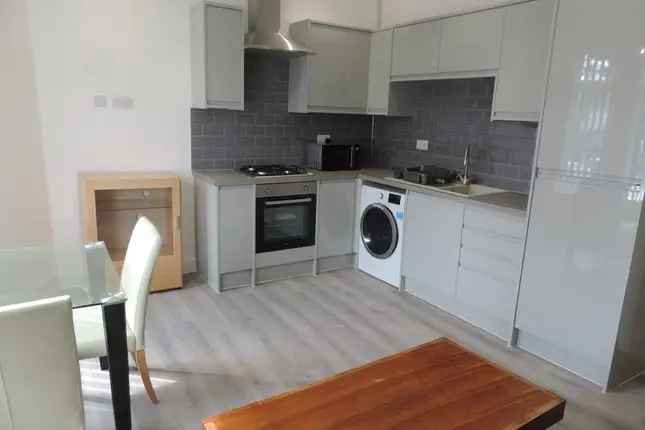 Flat to rent in Whitchurch Road, Cardiff CF14