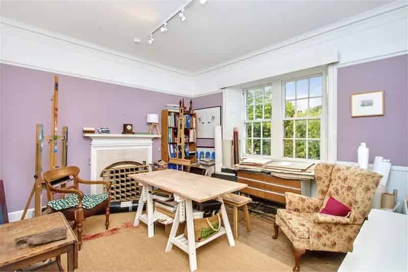 4 Bed House - Detached with 2 Reception Rooms