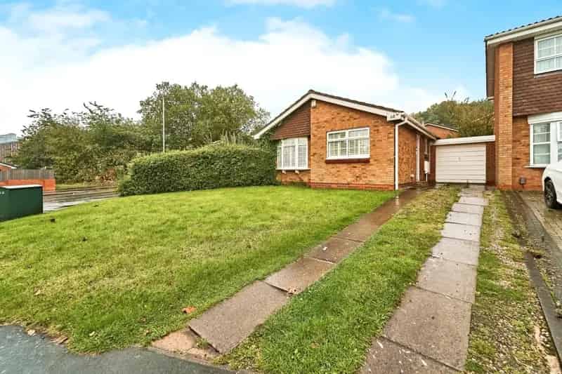 Link Detached Home Sandwell Valley Estate Two Double Bedrooms Modern Bathroom