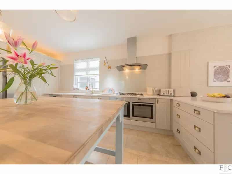 4 Bedroom Detached House for Sale in Stoneygate Leicester