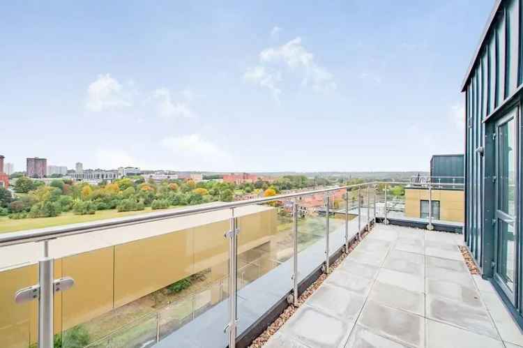Top Floor Studio Apartment with Terrace - Salford Quays
