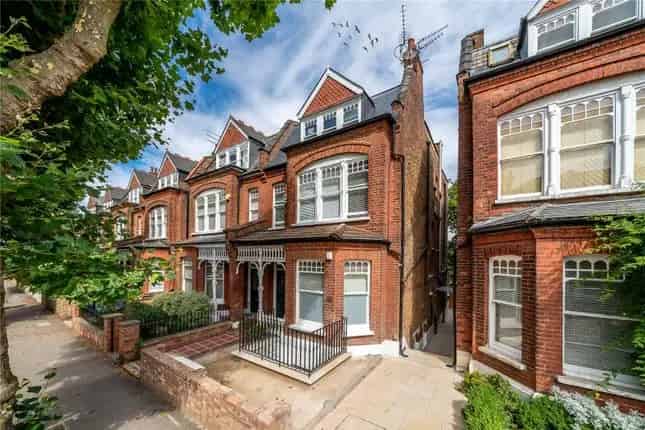 4 Bedroom Maisonette for Sale in Muswell Hill London
