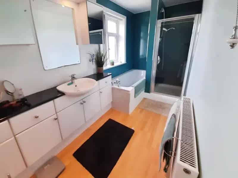 4 Bed Detached House with Stables and Paddock