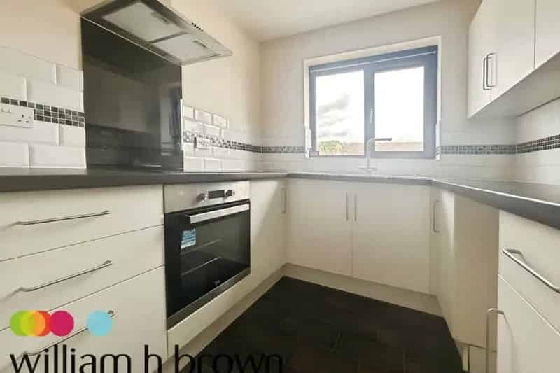 Peaceful Maisonette for Professionals - 2 Beds, Parking