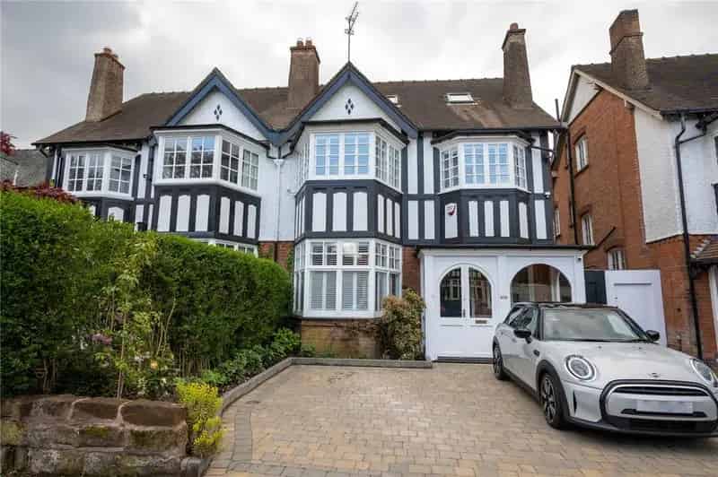 5 Bedroom Semi-Detached House for Sale